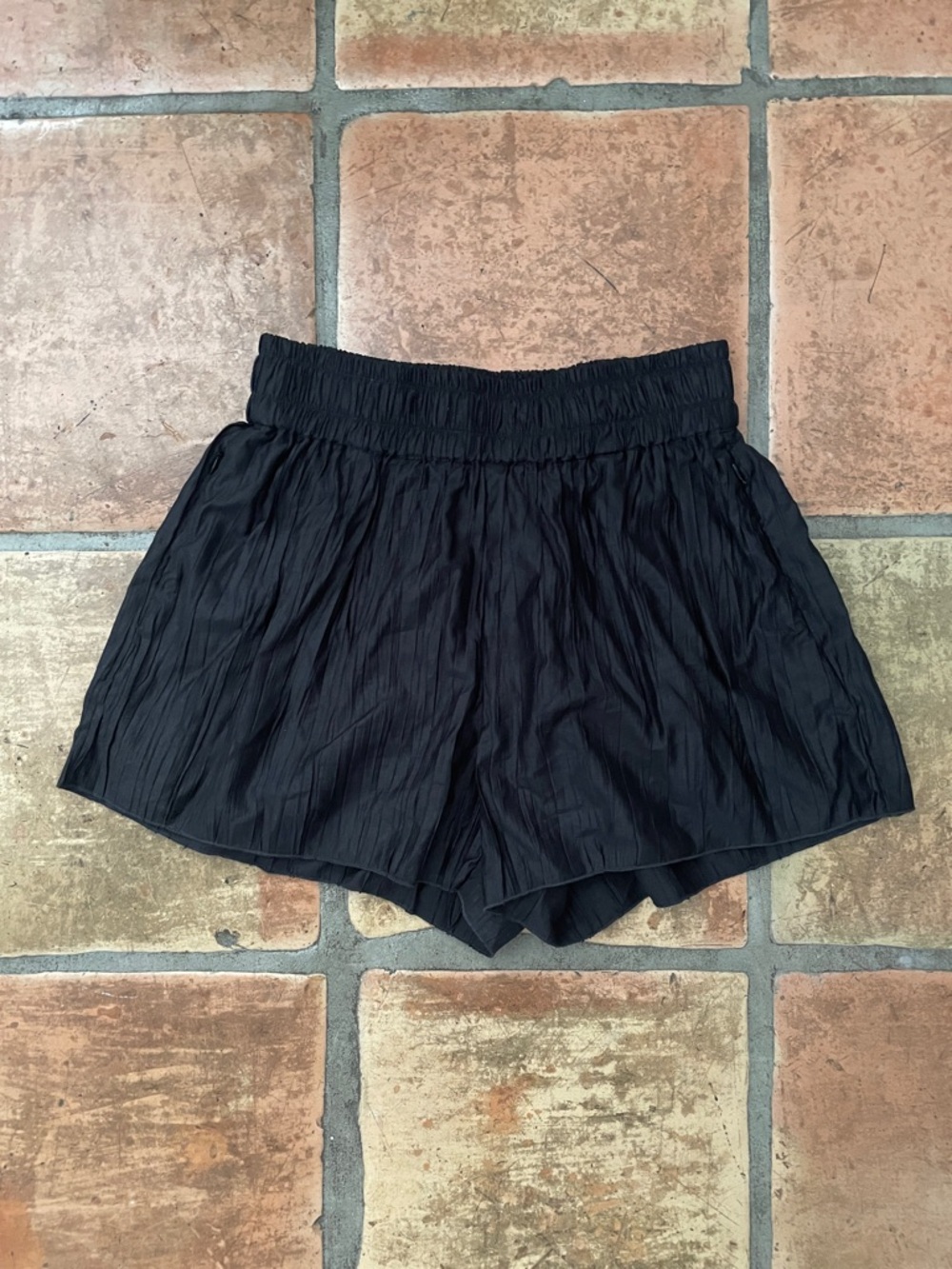 Frame Size Small Black High-Waist Crinkle Shorts with Size Zipper Pockets